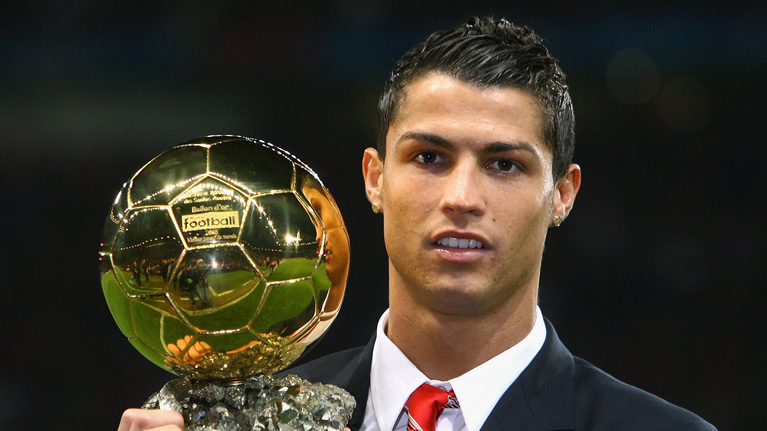 曼联豪取连胜，重振英超冠军争夺战