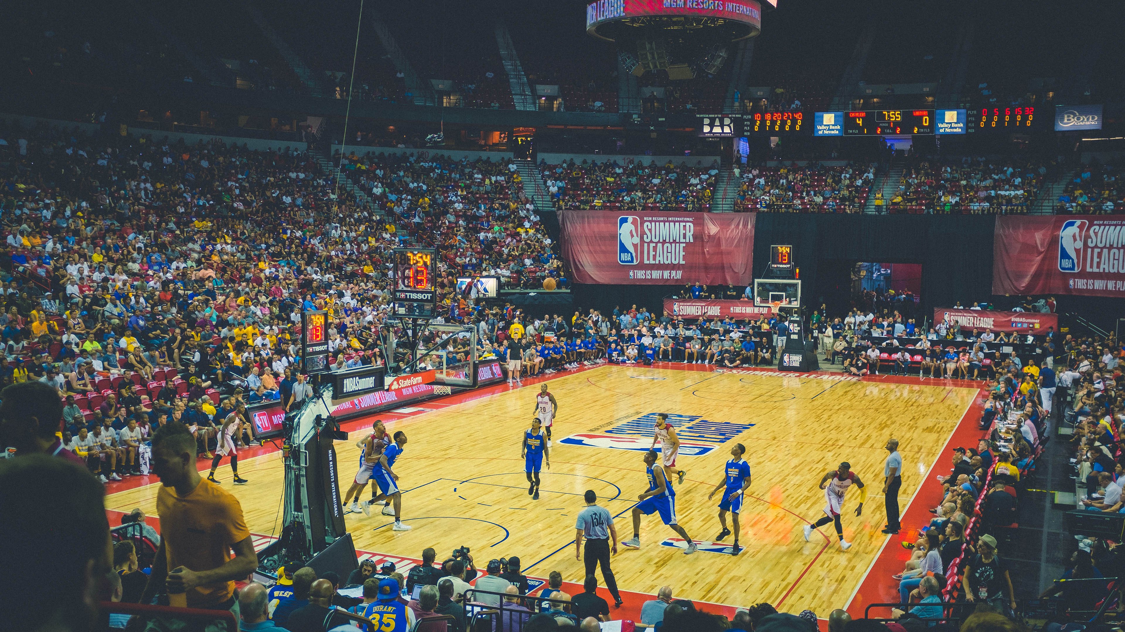 深圳队新援加盟引发球迷期待，深圳篮球队外援